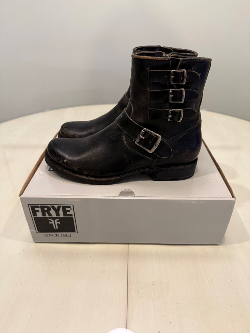 Frye Veronica Belted Short Boots - Women's 8.5 (EUC) - Black